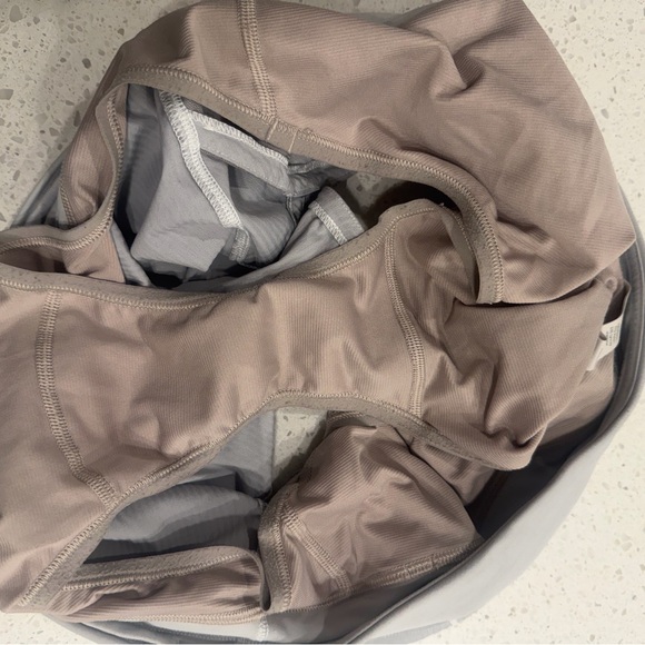 Lululemon Speed Up Short 2.5" Grey Stripe Size 8 Running Athletic Lined - Picture 6 of 6